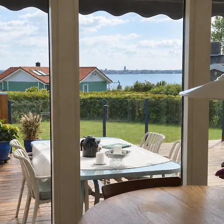 Summer House With Sea View At Gronsund Hébergement de vacances *