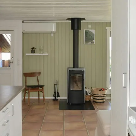 Hébergement de vacances Summer House With Sea View At Gronsund *