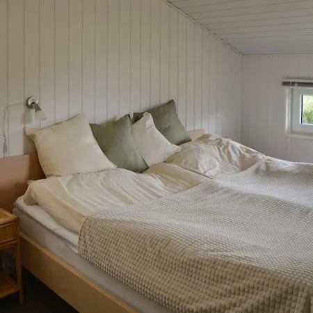 Summer House With Sea View At Gronsund *