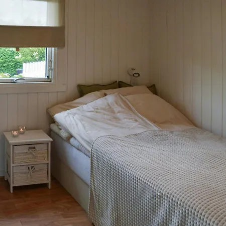 Hébergement de vacances Summer House With Sea View At Gronsund *