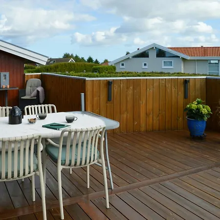 Hébergement de vacances Summer House With Sea View At Gronsund *