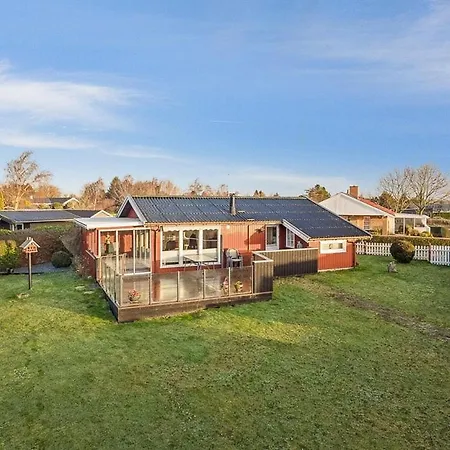 Hébergement de vacances Summer House With Sea View At Gronsund Bogø By