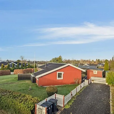 Summer House With Sea View At Gronsund Bogø By