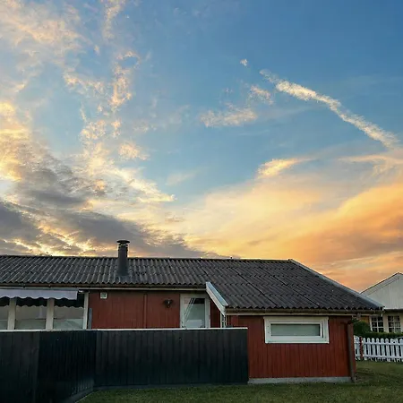Summer House With Sea View At Gronsund Hébergement de vacances *